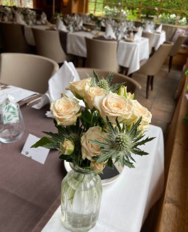 Fleurs dans le restaurant de l'hotel & spa jeu de paume chamonix mont blanc